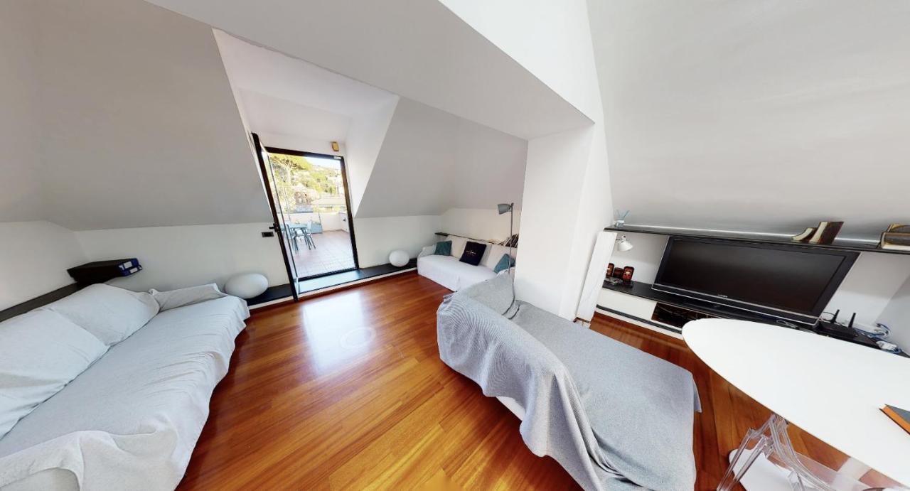 Attico San Faustino: Beachfront Villa with Panoramic Sea Views Rapallo Exterior photo